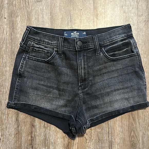 HOLLISTER JUNIORS GREY/BLACK DENIM SHORTS (SIZE 7) - Picture 1 of 8